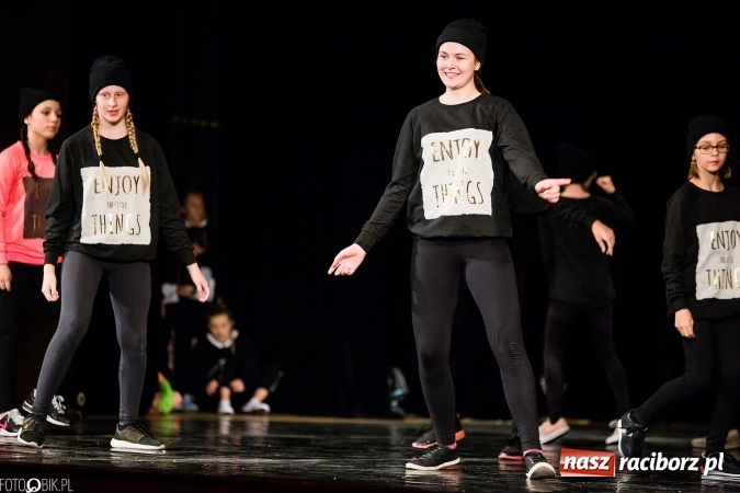 Zdjęcie w galerii na portalu naszraciborz.pl: Wielka taneczna uczta z zespołem SKAZA wiadomości z regionu