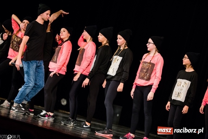 Zdjęcie w galerii na portalu naszraciborz.pl: Wielka taneczna uczta z zespołem SKAZA wiadomości z regionu