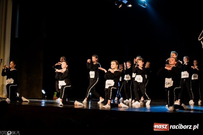 Zdjęcie w galerii na portalu naszraciborz.pl: Wielka taneczna uczta z zespołem SKAZA wiadomości z regionu