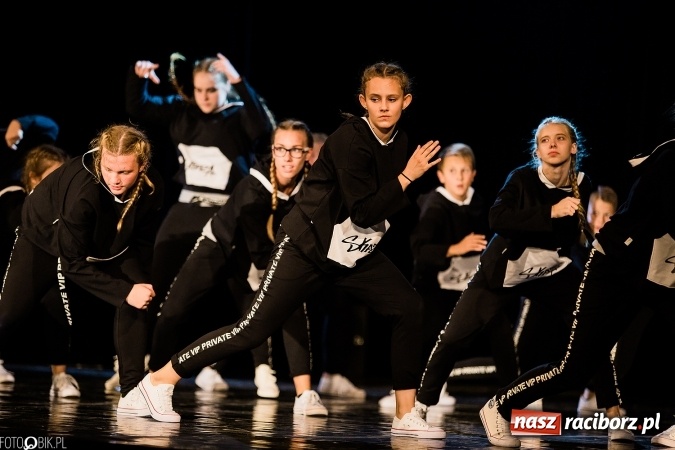 Zdjęcie w galerii na portalu naszraciborz.pl: Wielka taneczna uczta z zespołem SKAZA wiadomości z regionu