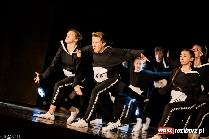 Zdjęcie w galerii na portalu naszraciborz.pl: Wielka taneczna uczta z zespołem SKAZA wiadomości z regionu