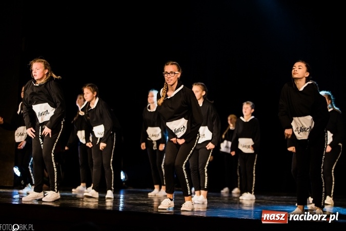 Zdjęcie w galerii na portalu naszraciborz.pl: Wielka taneczna uczta z zespołem SKAZA wiadomości z regionu