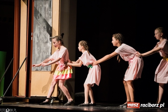 Zdjęcie w galerii na portalu naszraciborz.pl: Wielka taneczna uczta z zespołem SKAZA wiadomości z regionu