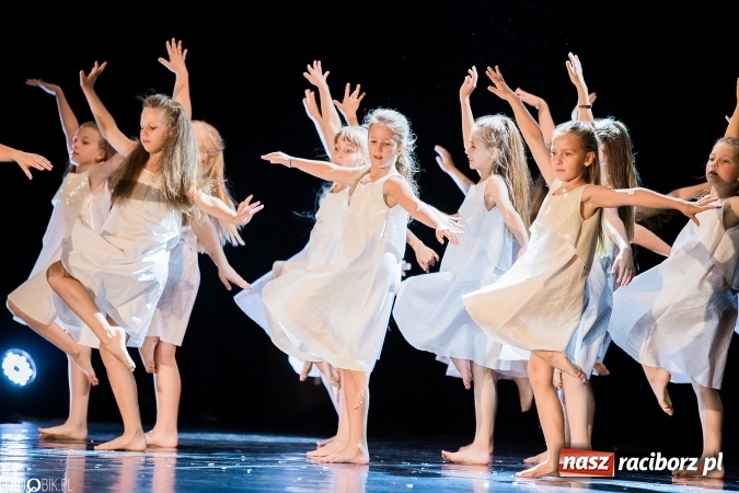 Zdjęcie w galerii na portalu naszraciborz.pl: Wielka taneczna uczta z zespołem SKAZA wiadomości z regionu