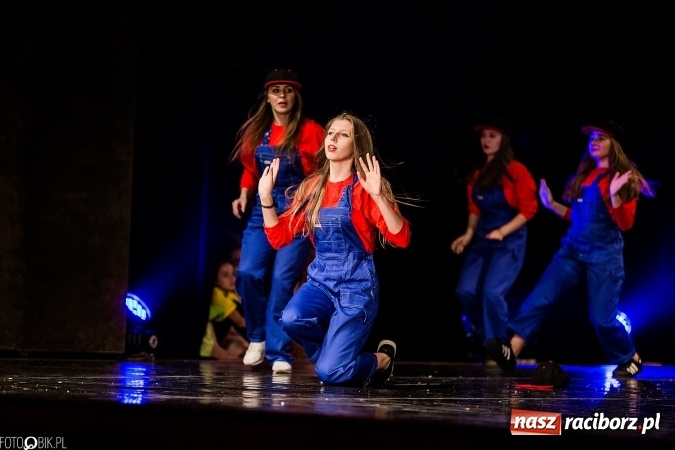 Zdjęcie w galerii na portalu naszraciborz.pl: Wielka taneczna uczta z zespołem SKAZA wiadomości z regionu