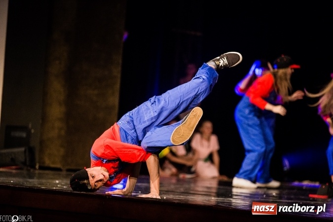 Zdjęcie w galerii na portalu naszraciborz.pl: Wielka taneczna uczta z zespołem SKAZA wiadomości z regionu