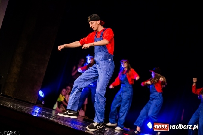 Zdjęcie w galerii na portalu naszraciborz.pl: Wielka taneczna uczta z zespołem SKAZA wiadomości z regionu