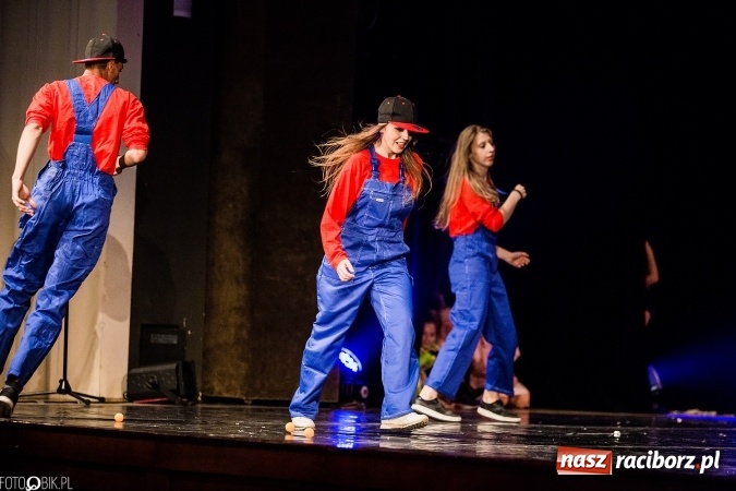 Zdjęcie w galerii na portalu naszraciborz.pl: Wielka taneczna uczta z zespołem SKAZA wiadomości z regionu