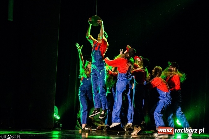 Zdjęcie w galerii na portalu naszraciborz.pl: Wielka taneczna uczta z zespołem SKAZA wiadomości z regionu