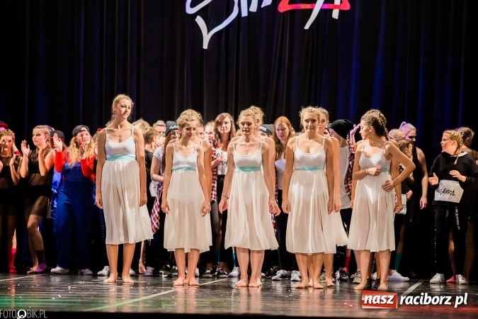 Zdjęcie w galerii na portalu naszraciborz.pl: Wielka taneczna uczta z zespołem SKAZA wiadomości z regionu