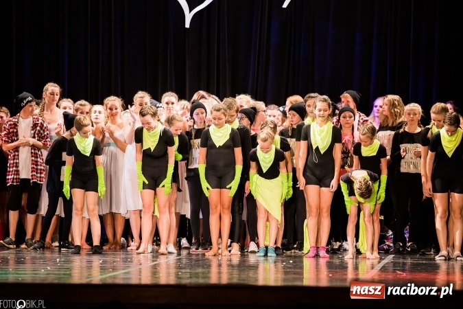 Zdjęcie w galerii na portalu naszraciborz.pl: Wielka taneczna uczta z zespołem SKAZA wiadomości z regionu