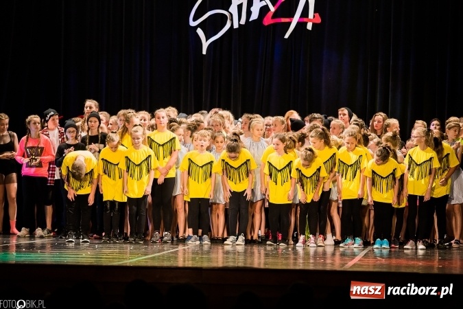 Zdjęcie w galerii na portalu naszraciborz.pl: Wielka taneczna uczta z zespołem SKAZA wiadomości z regionu
