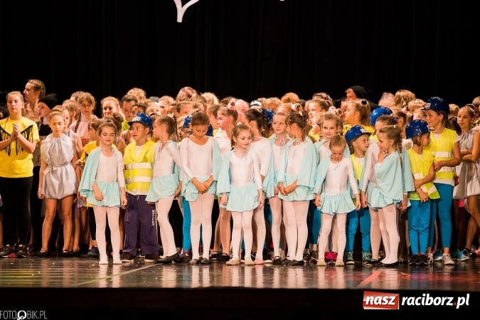 Zdjęcie w galerii na portalu naszraciborz.pl: Wielka taneczna uczta z zespołem SKAZA wiadomości z regionu