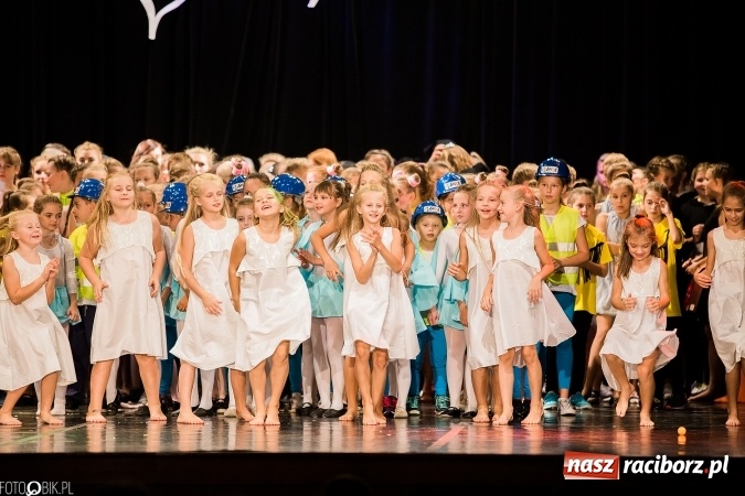 Zdjęcie w galerii na portalu naszraciborz.pl: Wielka taneczna uczta z zespołem SKAZA wiadomości z regionu