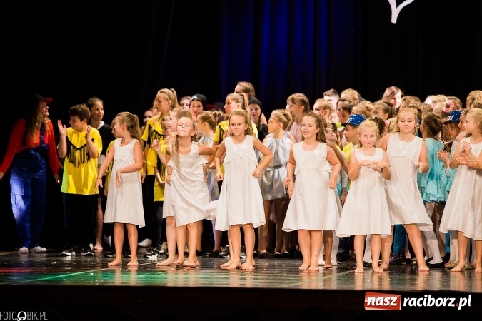 Zdjęcie w galerii na portalu naszraciborz.pl: Wielka taneczna uczta z zespołem SKAZA wiadomości z regionu