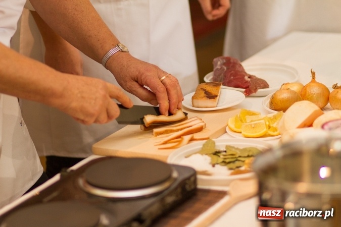 Zdjęcie w galerii na portalu naszraciborz.pl: Kulinarny powrót do tradycji - warsztaty w Krzanowicach  wiadomości z regionu