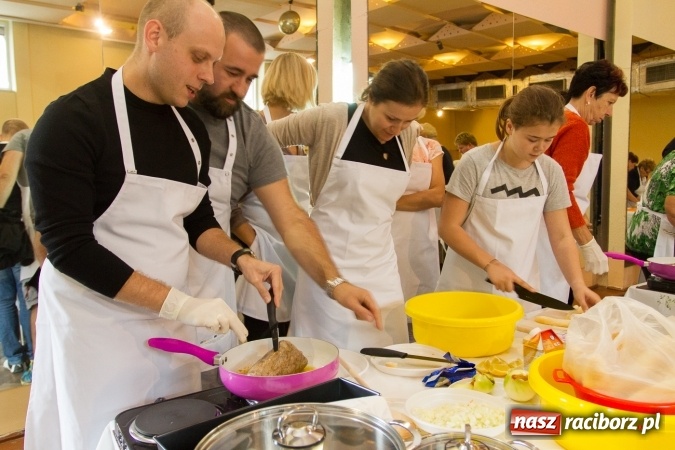 Zdjęcie w galerii na portalu naszraciborz.pl: Kulinarny powrót do tradycji - warsztaty w Krzanowicach  wiadomości z regionu