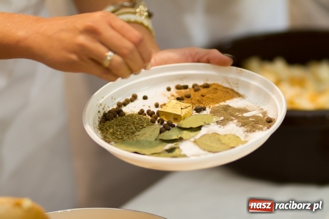 Zdjęcie w galerii na portalu naszraciborz.pl: Kulinarny powrót do tradycji - warsztaty w Krzanowicach  wiadomości z regionu