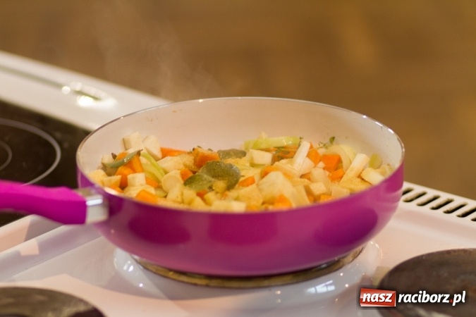 Zdjęcie w galerii na portalu naszraciborz.pl: Kulinarny powrót do tradycji - warsztaty w Krzanowicach  wiadomości z regionu