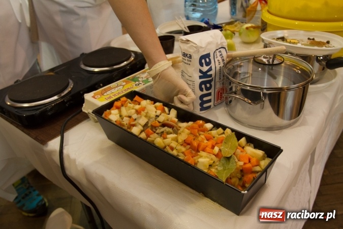 Zdjęcie w galerii na portalu naszraciborz.pl: Kulinarny powrót do tradycji - warsztaty w Krzanowicach  wiadomości z regionu