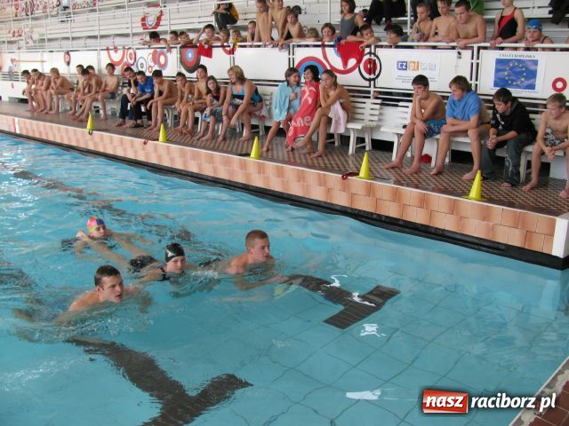 Zdjęcie w galerii na portalu naszraciborz.pl: Rywalizujemy tylko na boisku - kolejne spotkanie wiadomości z regionu