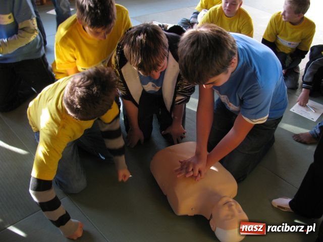 Zdjęcie w galerii na portalu naszraciborz.pl: Rywalizujemy tylko na boisku - kolejne spotkanie wiadomości z regionu