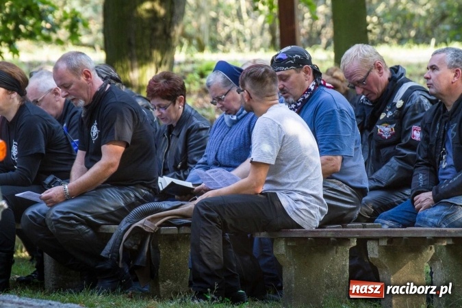 Zdjęcie w galerii na portalu naszraciborz.pl: Motocykliści z SRC na dziękczynnych nieszporach w Pietrowicach Wielkich wiadomości z regionu