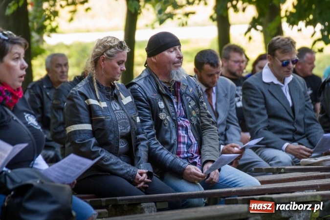 Zdjęcie w galerii na portalu naszraciborz.pl: Motocykliści z SRC na dziękczynnych nieszporach w Pietrowicach Wielkich wiadomości z regionu
