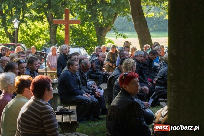 Zdjęcie w galerii na portalu naszraciborz.pl: Motocykliści z SRC na dziękczynnych nieszporach w Pietrowicach Wielkich wiadomości z regionu