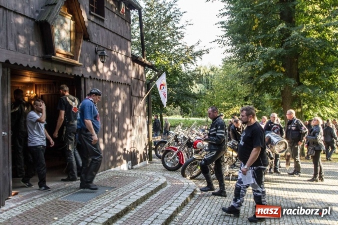 Zdjęcie w galerii na portalu naszraciborz.pl: Motocykliści z SRC na dziękczynnych nieszporach w Pietrowicach Wielkich wiadomości z regionu