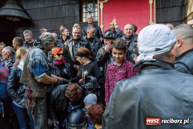 Zdjęcie w galerii na portalu naszraciborz.pl: Motocykliści z SRC na dziękczynnych nieszporach w Pietrowicach Wielkich wiadomości z regionu