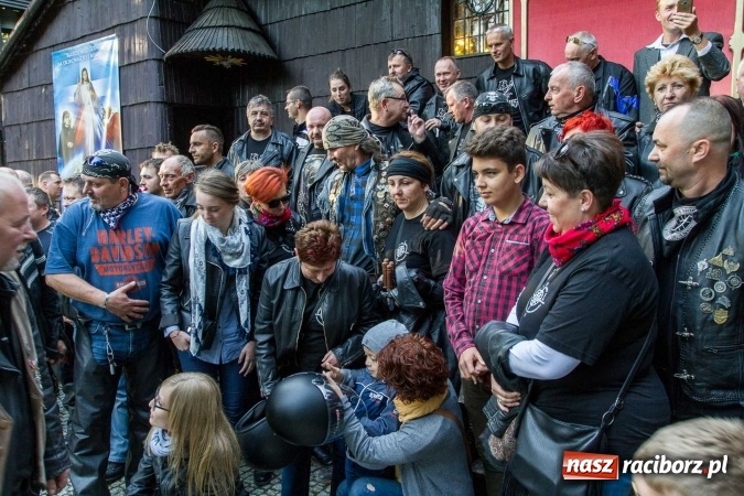 Zdjęcie w galerii na portalu naszraciborz.pl: Motocykliści z SRC na dziękczynnych nieszporach w Pietrowicach Wielkich wiadomości z regionu