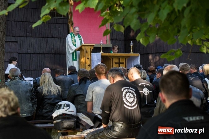 Zdjęcie w galerii na portalu naszraciborz.pl: Motocykliści z SRC na dziękczynnych nieszporach w Pietrowicach Wielkich wiadomości z regionu