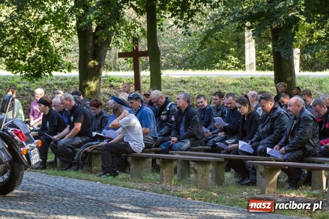 Zdjęcie w galerii na portalu naszraciborz.pl: Motocykliści z SRC na dziękczynnych nieszporach w Pietrowicach Wielkich wiadomości z regionu