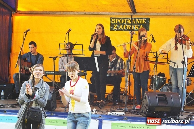 Zdjęcie w galerii na portalu naszraciborz.pl: Młodzi dla Kamerunu, czyli IV raciborskie Spotkanie z Afryką wiadomości z regionu