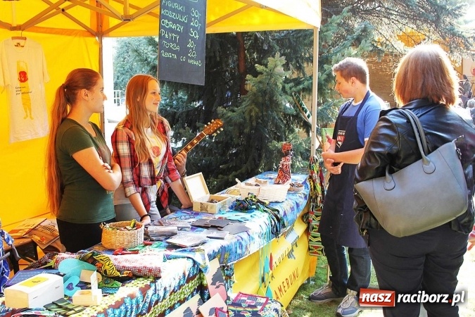 Zdjęcie w galerii na portalu naszraciborz.pl: Młodzi dla Kamerunu, czyli IV raciborskie Spotkanie z Afryką wiadomości z regionu