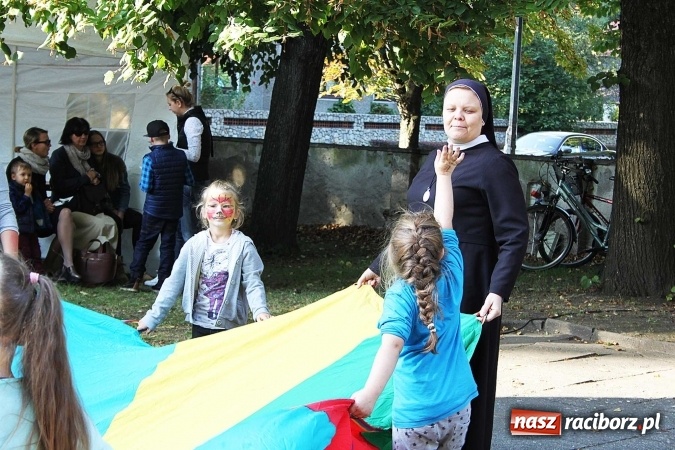 Zdjęcie w galerii na portalu naszraciborz.pl: Młodzi dla Kamerunu, czyli IV raciborskie Spotkanie z Afryką wiadomości z regionu