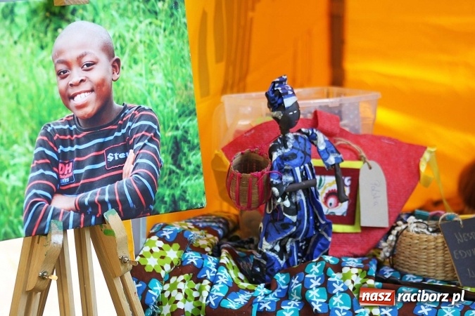 Zdjęcie w galerii na portalu naszraciborz.pl: Młodzi dla Kamerunu, czyli IV raciborskie Spotkanie z Afryką wiadomości z regionu