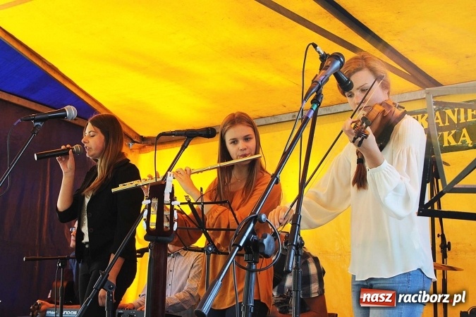 Zdjęcie w galerii na portalu naszraciborz.pl: Młodzi dla Kamerunu, czyli IV raciborskie Spotkanie z Afryką wiadomości z regionu