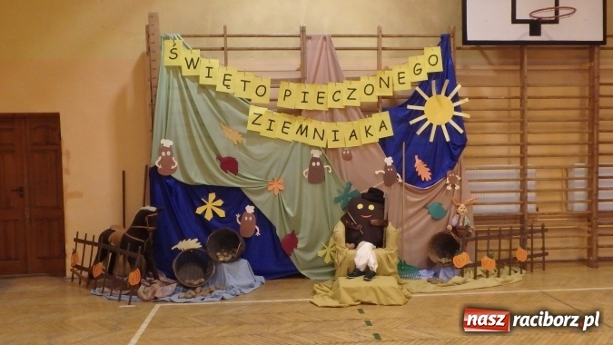 Zdjęcie w galerii na portalu naszraciborz.pl: Święto Pieczonego Ziemniaka w Zespole Szkół w Krzanowicach  wiadomości z regionu