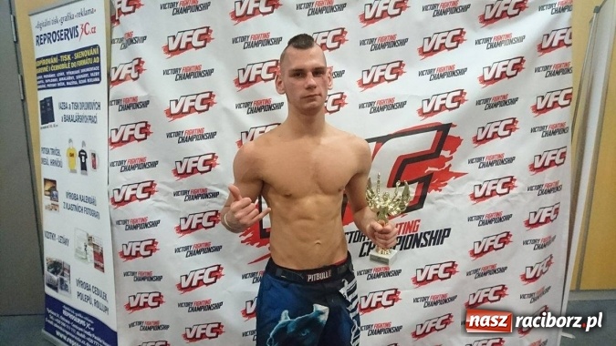 Zdjęcie w galerii na portalu naszraciborz.pl: Adam Witkowski zwycięża na gali MMA w Ostrawie  wiadomości z regionu