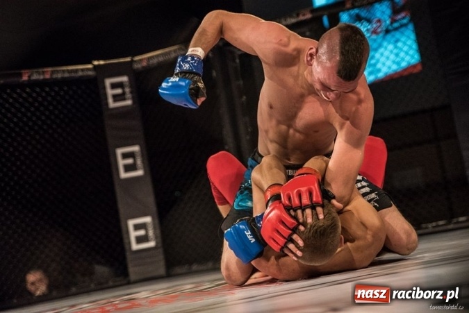 Zdjęcie w galerii na portalu naszraciborz.pl: Adam Witkowski zwycięża na gali MMA w Ostrawie  wiadomości z regionu