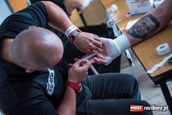 Zdjęcie w galerii na portalu naszraciborz.pl: Adam Witkowski zwycięża na gali MMA w Ostrawie  wiadomości z regionu