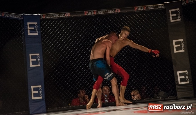 Zdjęcie w galerii na portalu naszraciborz.pl: Adam Witkowski zwycięża na gali MMA w Ostrawie  wiadomości z regionu