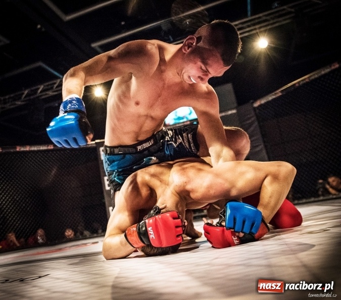 Zdjęcie w galerii na portalu naszraciborz.pl: Adam Witkowski zwycięża na gali MMA w Ostrawie  wiadomości z regionu