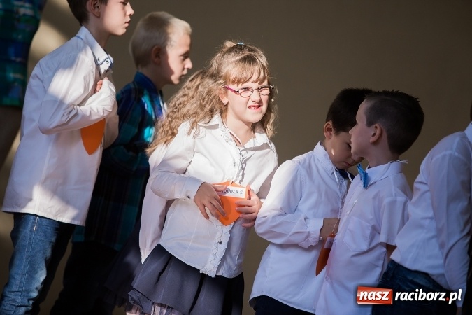 Zdjęcie w galerii na portalu naszraciborz.pl: Książęce pasowanie na pierwszaka w SP18 wiadomości z regionu