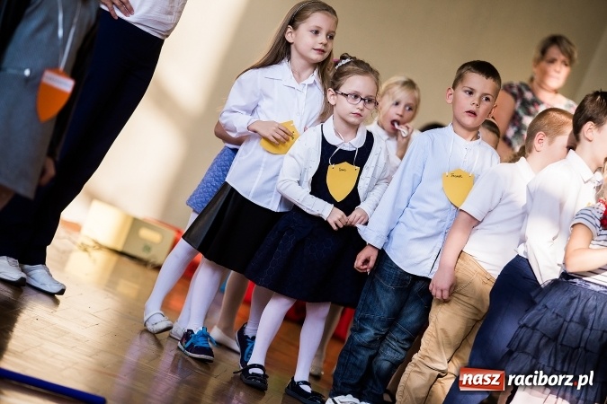 Zdjęcie w galerii na portalu naszraciborz.pl: Książęce pasowanie na pierwszaka w SP18 wiadomości z regionu