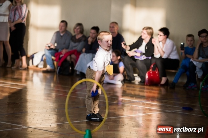 Zdjęcie w galerii na portalu naszraciborz.pl: Książęce pasowanie na pierwszaka w SP18 wiadomości z regionu