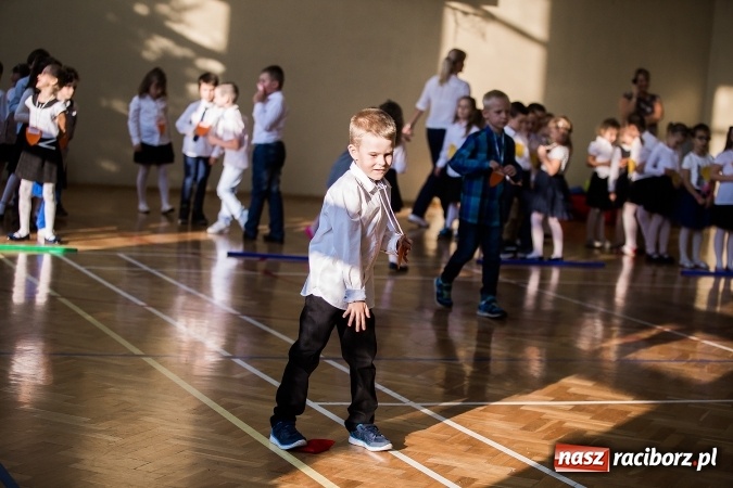 Zdjęcie w galerii na portalu naszraciborz.pl: Książęce pasowanie na pierwszaka w SP18 wiadomości z regionu