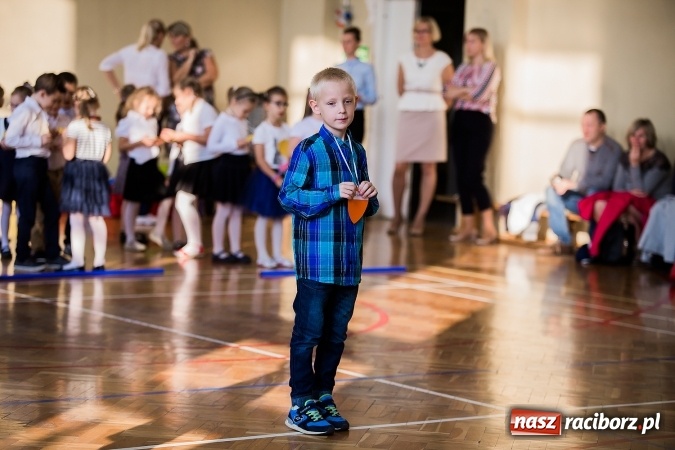 Zdjęcie w galerii na portalu naszraciborz.pl: Książęce pasowanie na pierwszaka w SP18 wiadomości z regionu